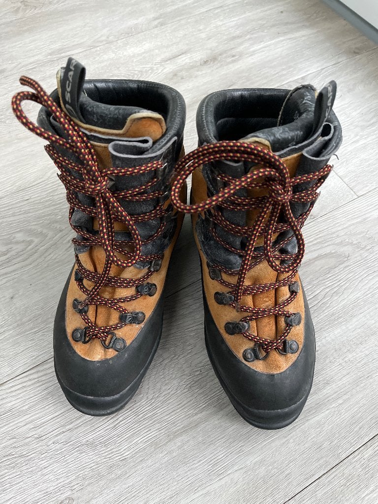 Scarpa mt 39 cat. D steigijzervast, Sport en Fitness, Bergsport en Wandelen, Ophalen, Zo goed als nieuw, Schoenen