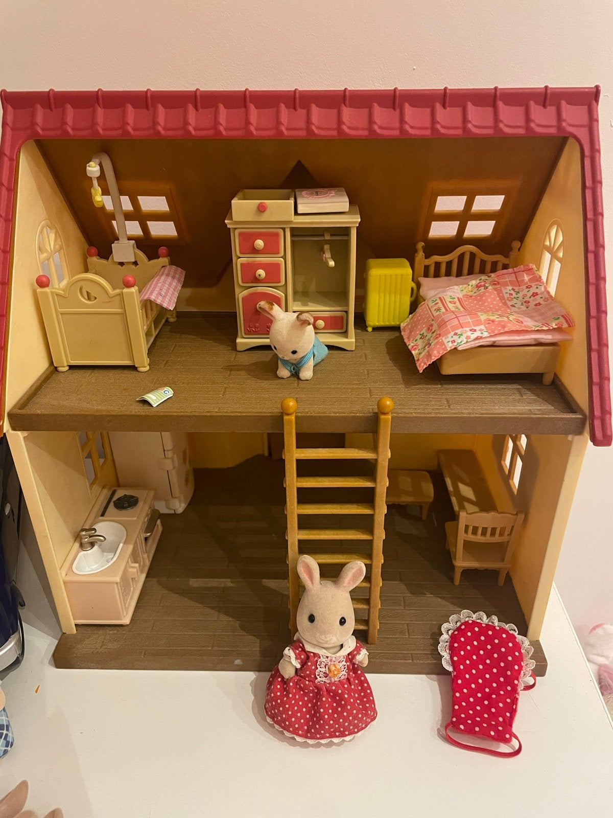 Sylvanian Families Huis met Meubels en Konijntjes, Ophalen of Verzenden, Gebruikt, Jongen of Meisje