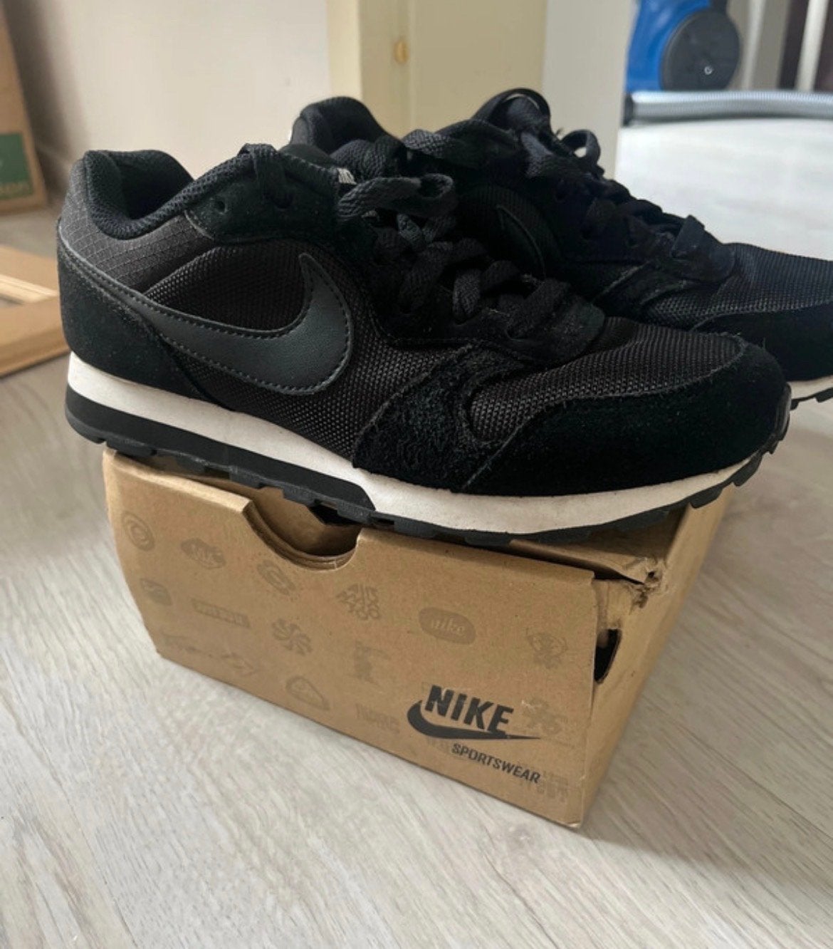 Nike MD Runner sneakers - Maat 36 - Zwart, Kleding | Dames, Schoenen, Ophalen of Verzenden, Gedragen, Zwart, Sneakers of Gympen