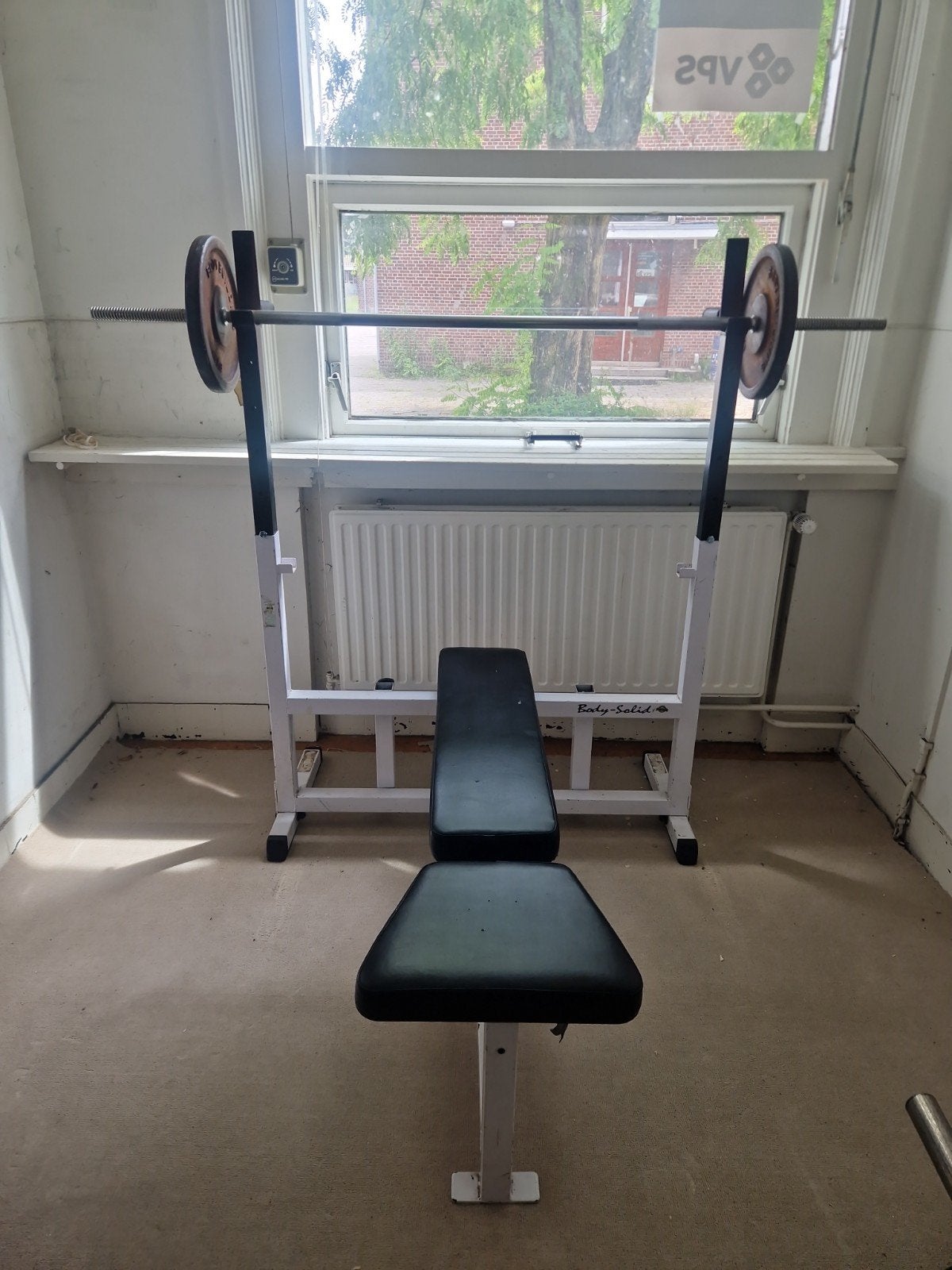 Body-Solid drukbank met 2x halterstang en 30 kg gewichten, Ophalen, Gebruikt, Krachtstation