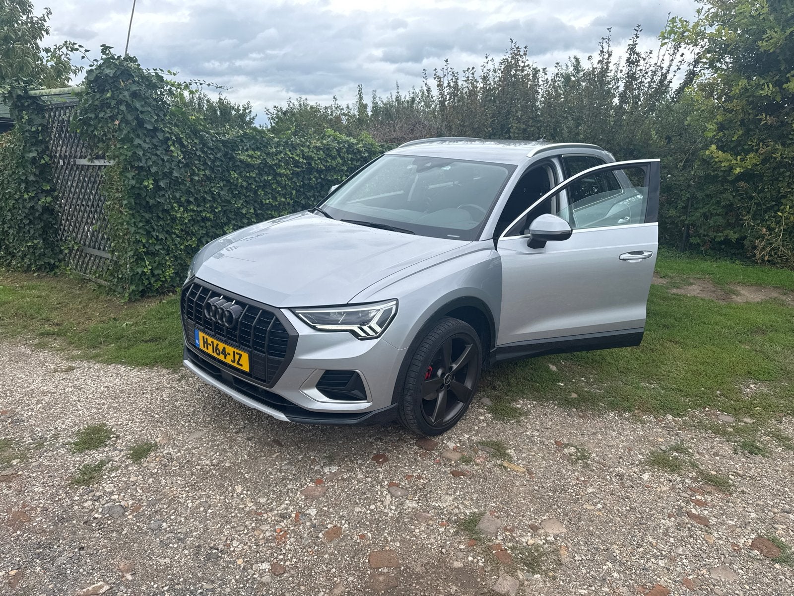 Audi Q3 35 Tfsi 150pk S Tronic 2019 Grijs, 4 cilinders, 14 km/l, 84 €/maand, 750 kg