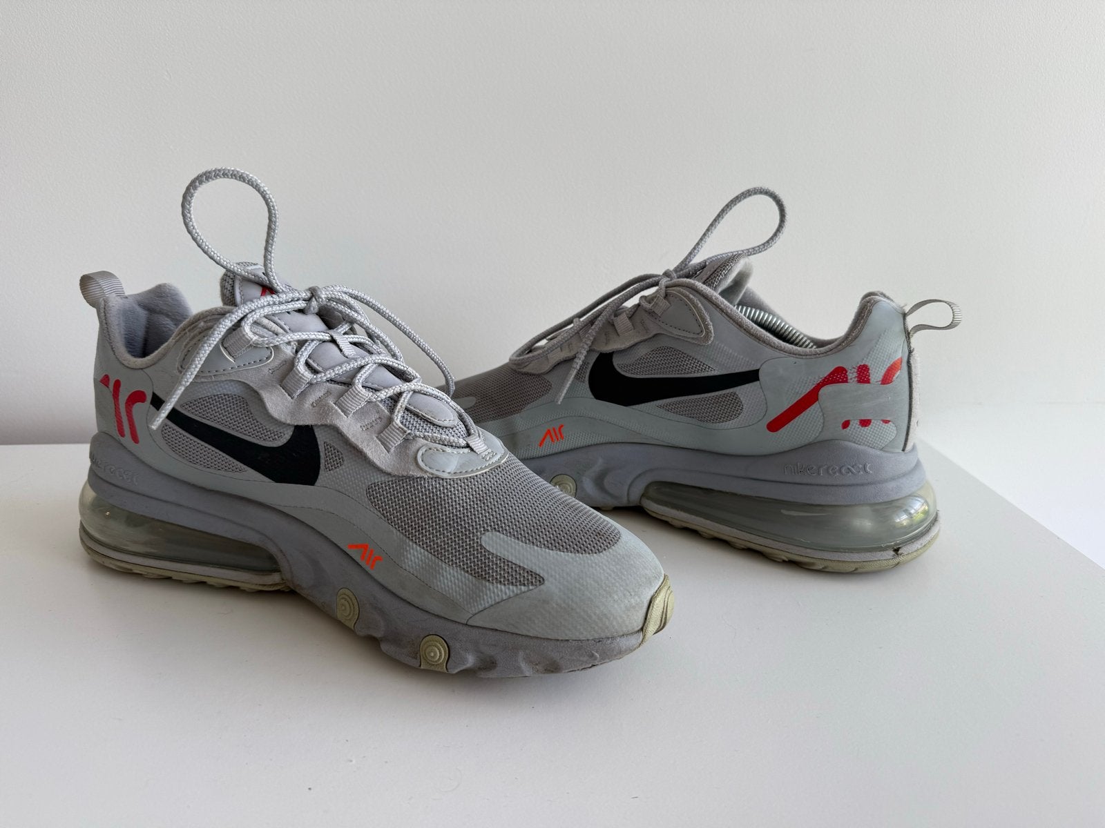 Nike Air Max 270 React maat 43, Verzenden, Gedragen, Overige kleuren, Sneakers of Gympen