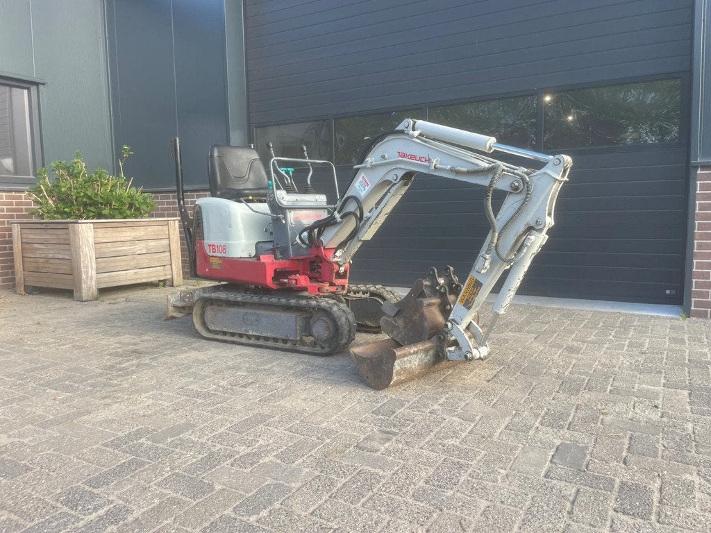 Takeuchi Tb 108 Minigraver en Komatsu pc16 graafmachine, Zakelijke goederen, Machines en Bouw | Kranen en Graafmachines, Graafmachine