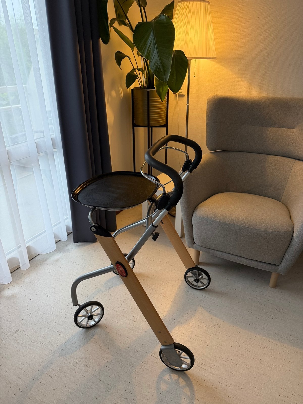 Trust care binnenrollator, Diversen, Ophalen of Verzenden, Lichtgewicht, Zo goed als nieuw