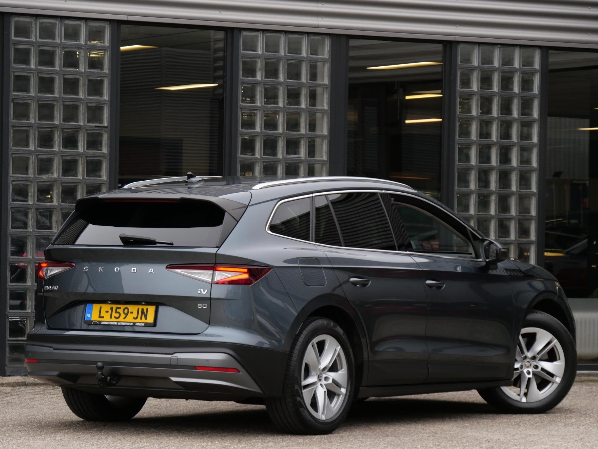 Skoda Enyaq iV 80 LEER/ ADAPTIVE CRUISE/ TREKHAAK/ BLINDSPOT, Auto's, Achterwielaandrijving, Gebruikt, 80 kWh, Verwarmde buitenspiegels