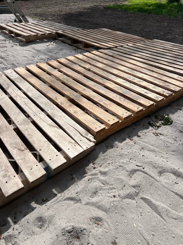 GEZOCHT: Balkpallets voor tijdelijk terras, Ophalen of Verzenden, Zo goed als nieuw, Hout