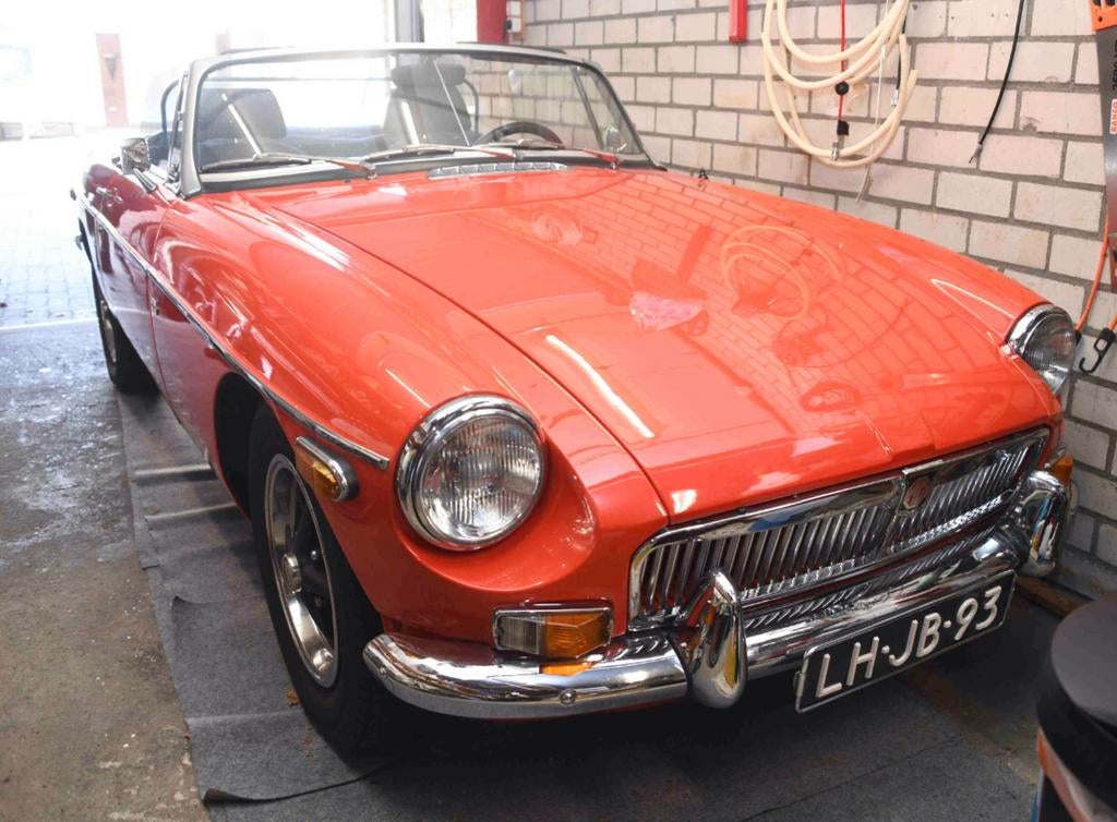 MG-b 1980, Achterwielaandrijving, Zwart, Cabriolet, Handgeschakeld