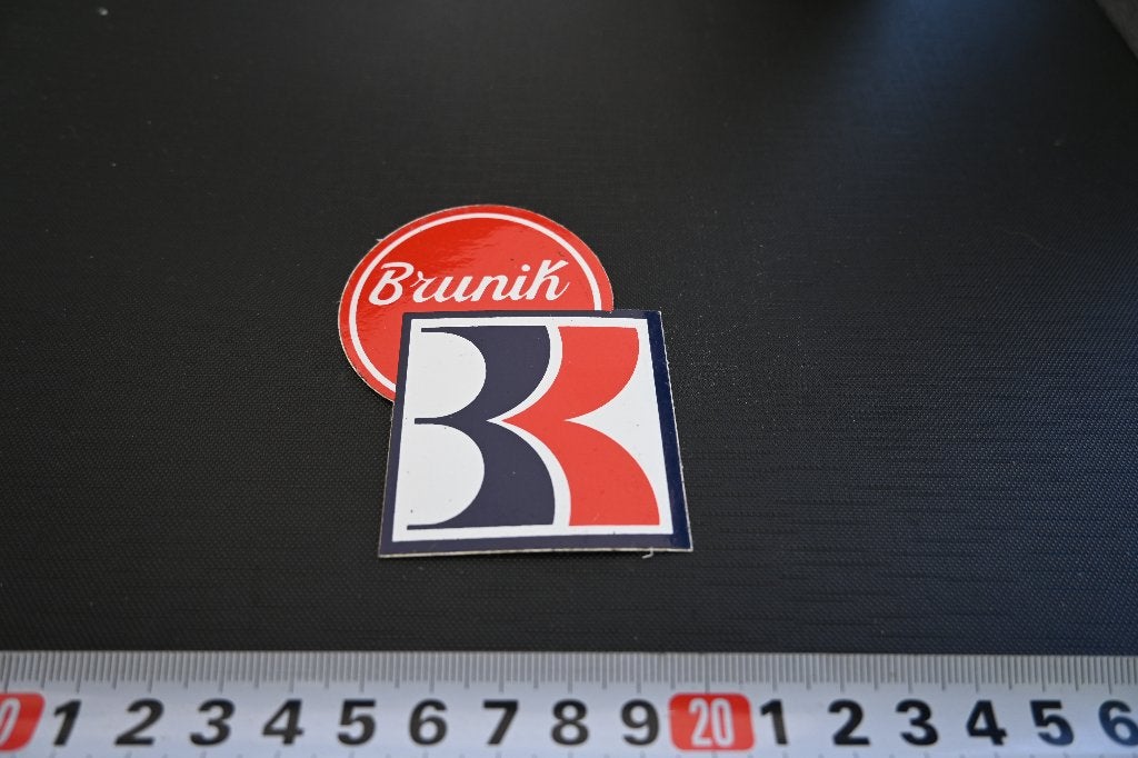 sticker logo brunik, Ophalen, Zo goed als nieuw