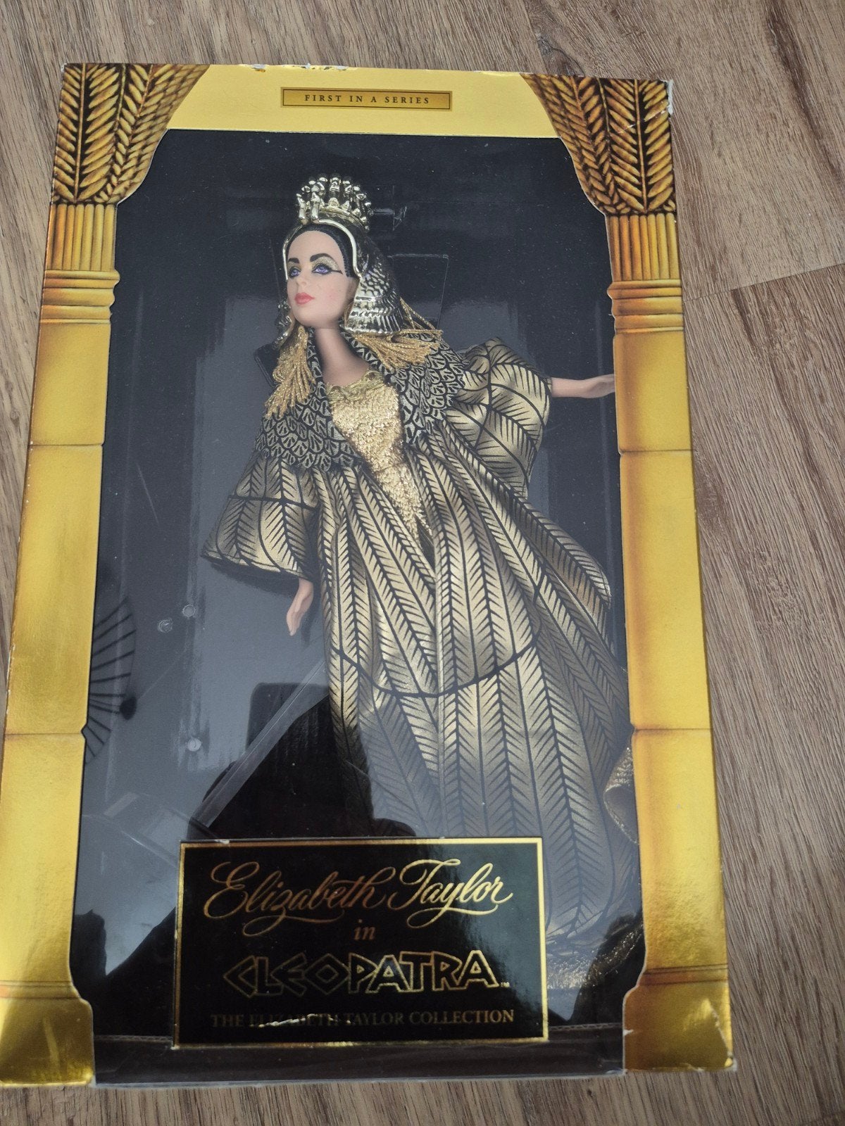 Elizabeth Taylor als Cleopatra Barbie - Collector's Edition, Verzamelen, Ophalen, Zo goed als nieuw, Pop