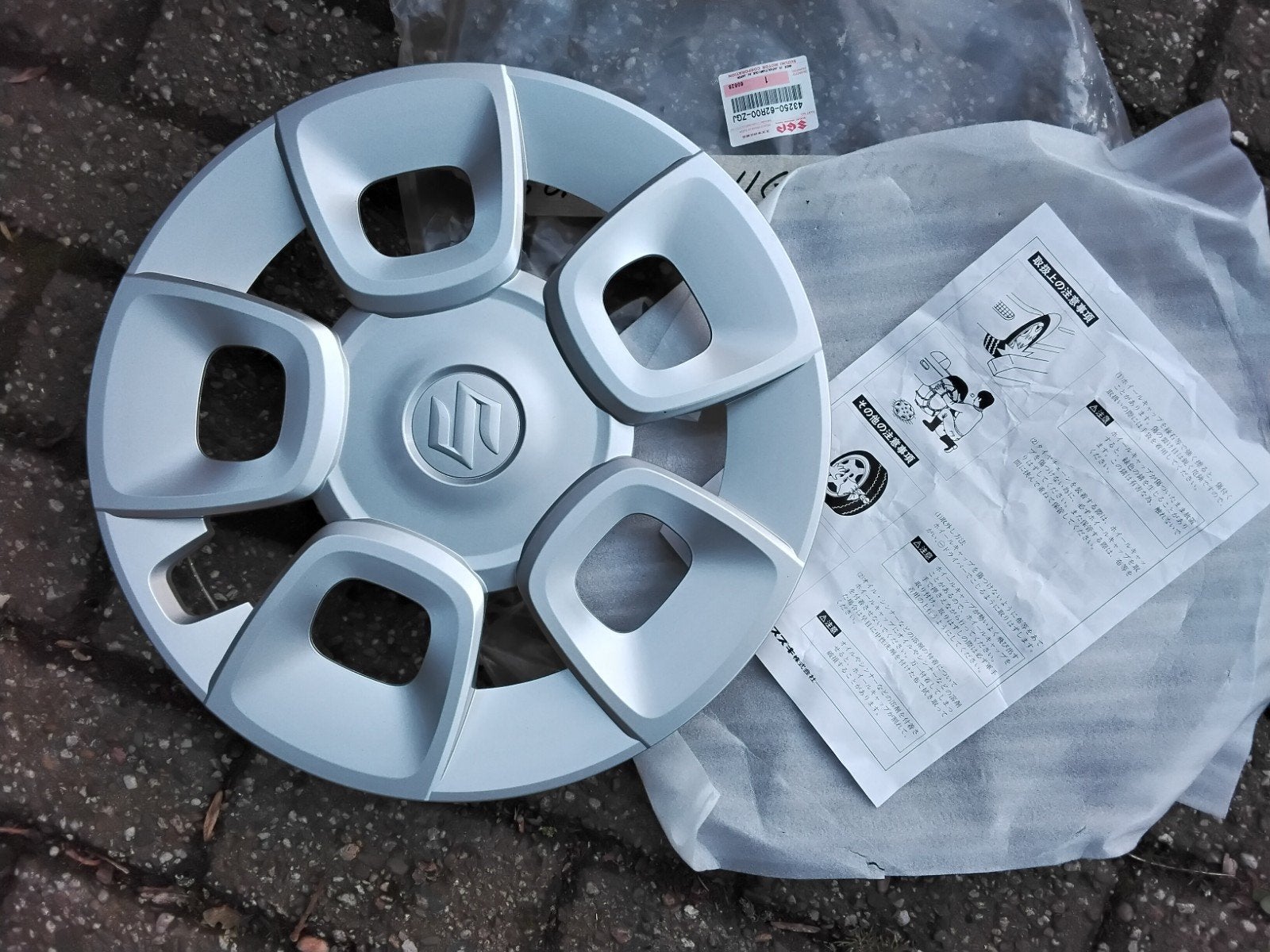 Originele 15 inch suzuki ignis wieldoppen, Ophalen, Zo goed als nieuw