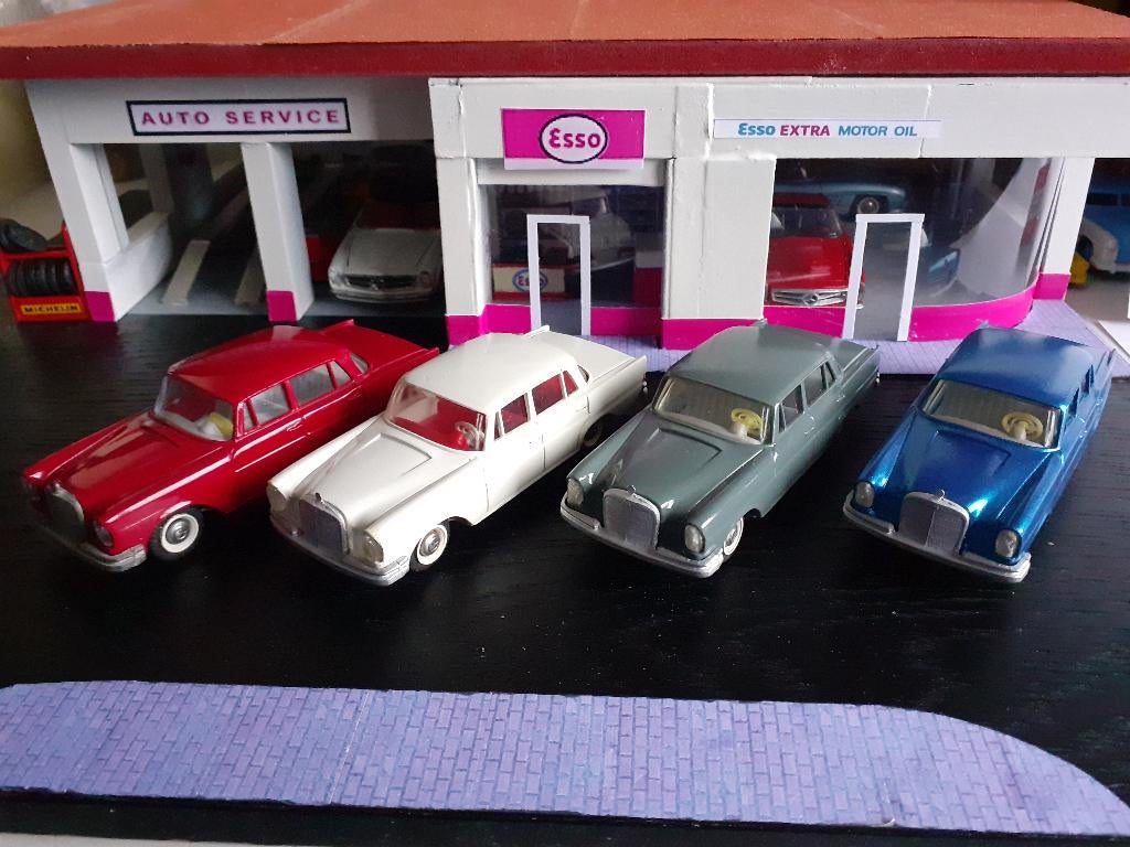 Tekno Denmark Mercedes-Benz 220 SE rood 1/43, Hobby en Vrije tijd, Modelauto's | 1:43, Ophalen of Verzenden, Zo goed als nieuw