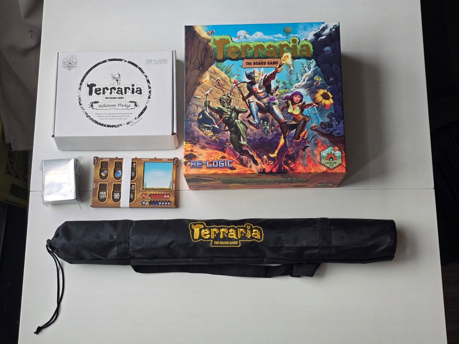 Terraria The Board Game + Playmat ED (KS/Hellstone Edition), Een of twee spelers, Ophalen of Verzenden, Nieuw, Re-Logic / Paper Fort Games