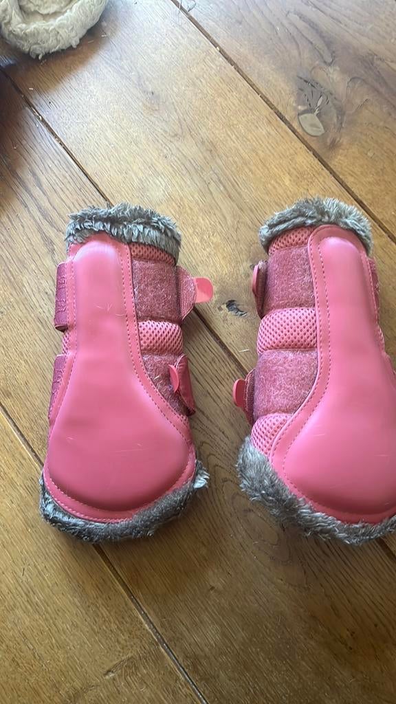 Eskadron beenbeschermers en springschoenen, Dieren en Toebehoren, Verzenden, Gebruikt
