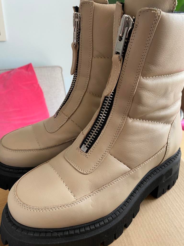 Leren bikerboots. Nieuw. Maat 36,5, Kleding | Dames, Ophalen, Nieuw, Beige