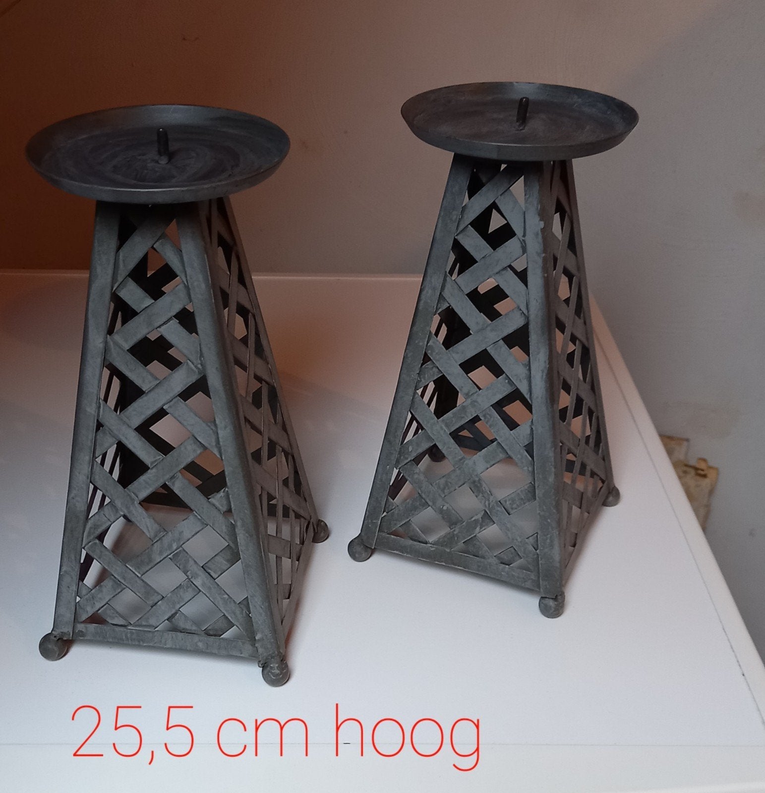 Set van 2 metalen kandelaars, Ophalen of Verzenden, Grijs