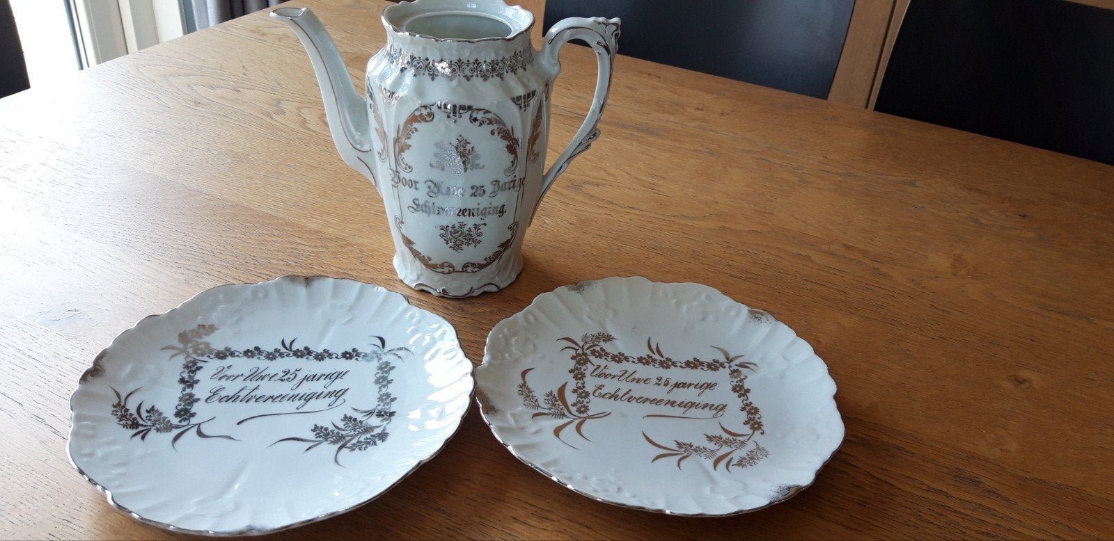 Voor uwe 25 jarige echtvereniging trouwcadeau pot met borden, Antiek en Kunst, Ophalen of Verzenden