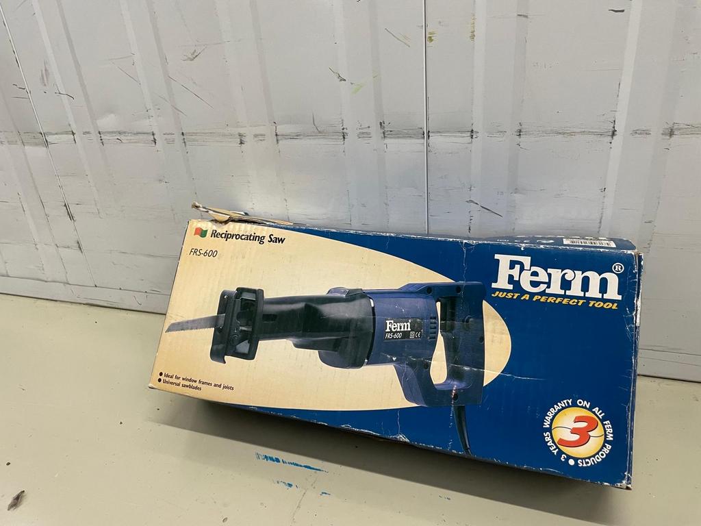Ferm FRS-600 Reciprozaag - Krachtige Zaag voor Diverse Kluss, Gebruikt, 600 tot 1200 watt, Ophalen of Verzenden, 30 tot 70 mm
