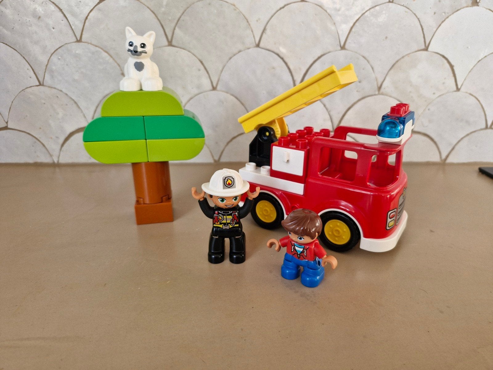Lego Duplo brandweerwagen met geluid en figuren, Ophalen of Verzenden, Zo goed als nieuw, Overige merken