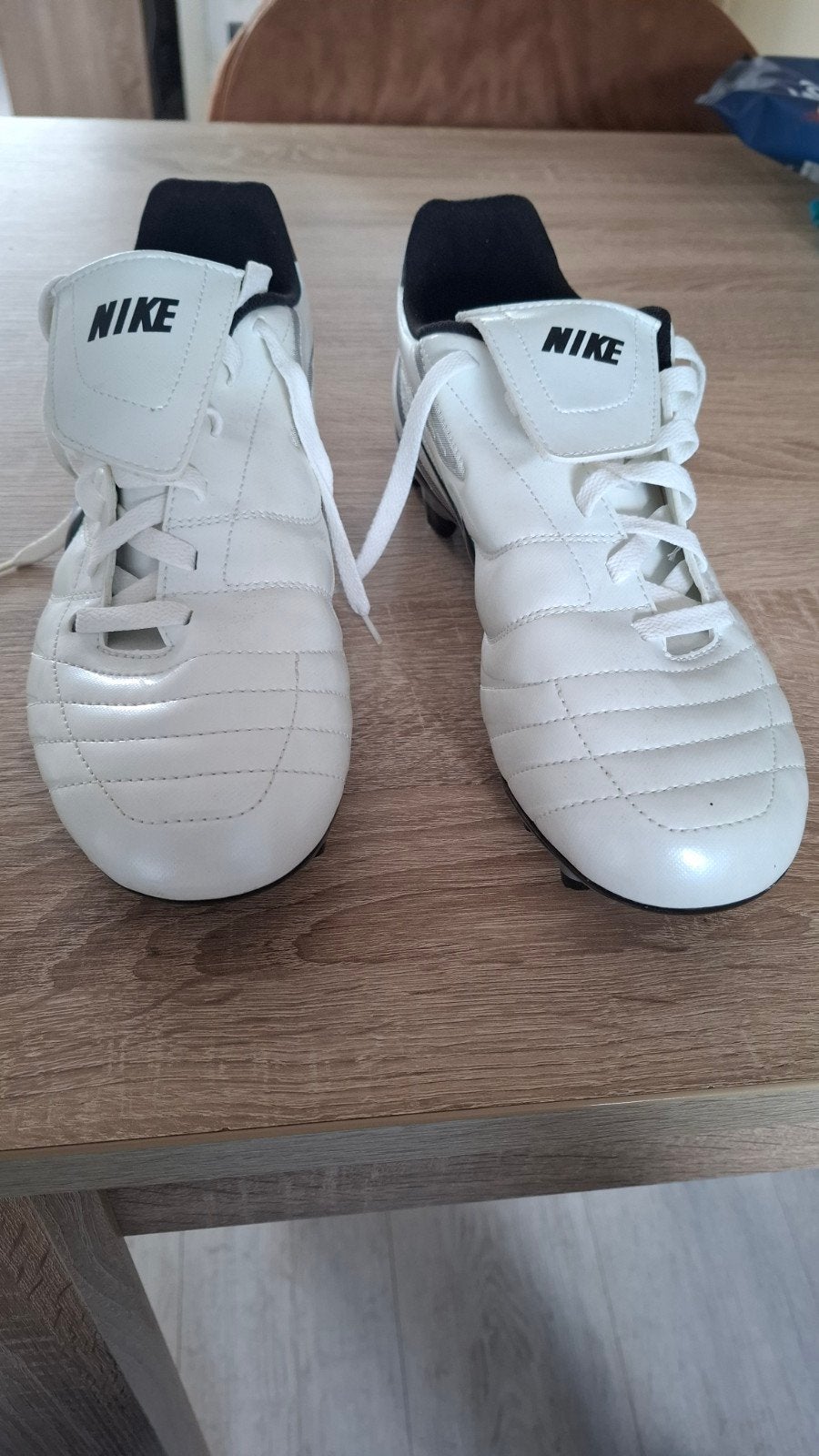 Witte Nike voetbalschoenen - Maat 45, Sport en Fitness, Ophalen, Maat XS of kleiner, Overige typen, Nieuw