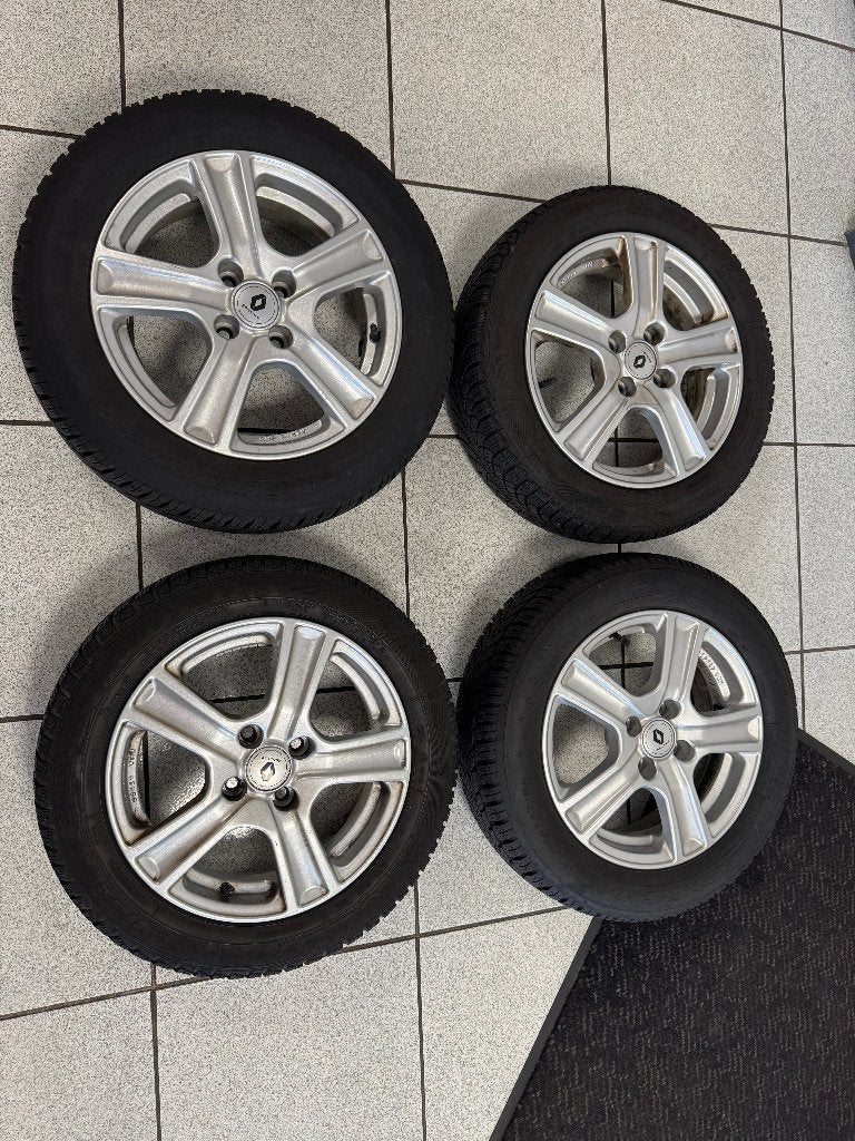 Winterbanden met ventiel Renault Twingo 2014–2024, Ophalen, Gebruikt, 15 inch, Banden en Velgen