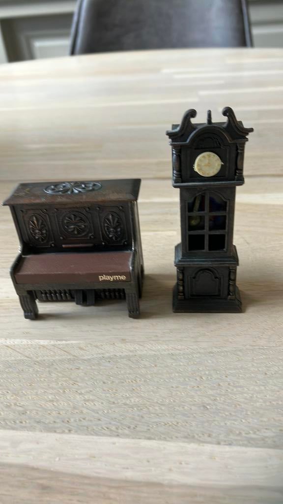 Miniatuur klok en piano, Verzamelen, Poppenhuizen en Toebehoren, Ophalen of Verzenden, Zo goed als nieuw, Poppenhuis