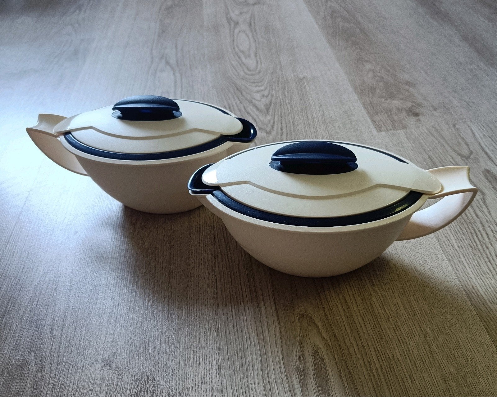 Tupperware iso duo sauskom met deksel - 2 stuks, Schaal, Ophalen of Verzenden, Zo goed als nieuw, 550 ml