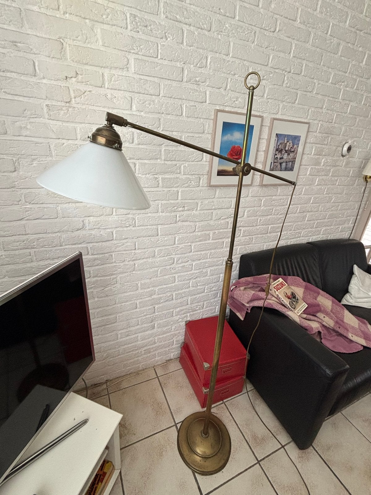 Vintage messing vloerlamp met opaline glazen kap, Huis en Inrichting, Lampen | Vloerlampen, Ophalen of Verzenden, Gebruikt, Glas