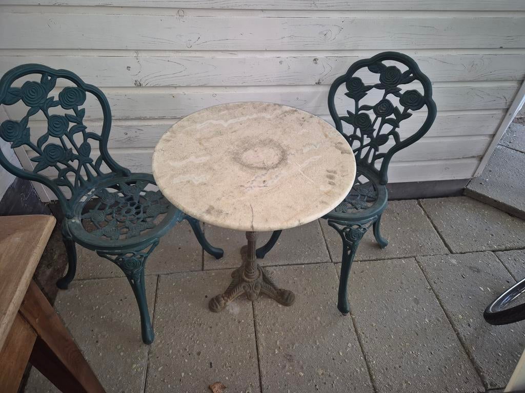 Antieke gietijzeren bistroset met marmeren blad, 2 zitplaatsen, Overige materialen, Gebruikt, Ophalen of Verzenden