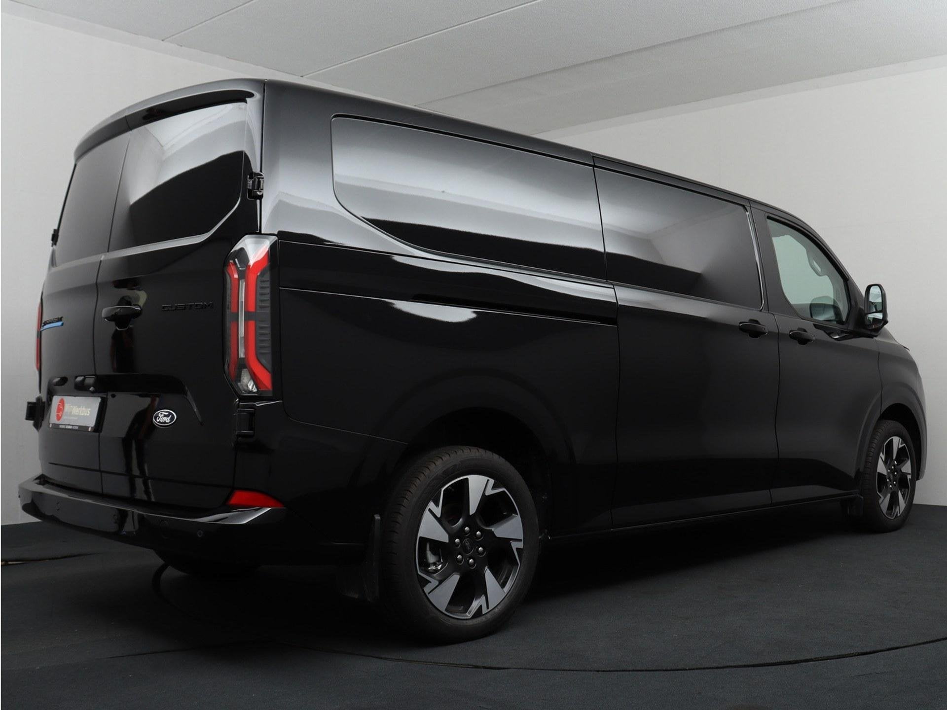 Ford E-Transit Custom 340 L2H1 Limited 71 kWh | ACC | 360°, Automaat, 470 min, Zwart, 218 pk
