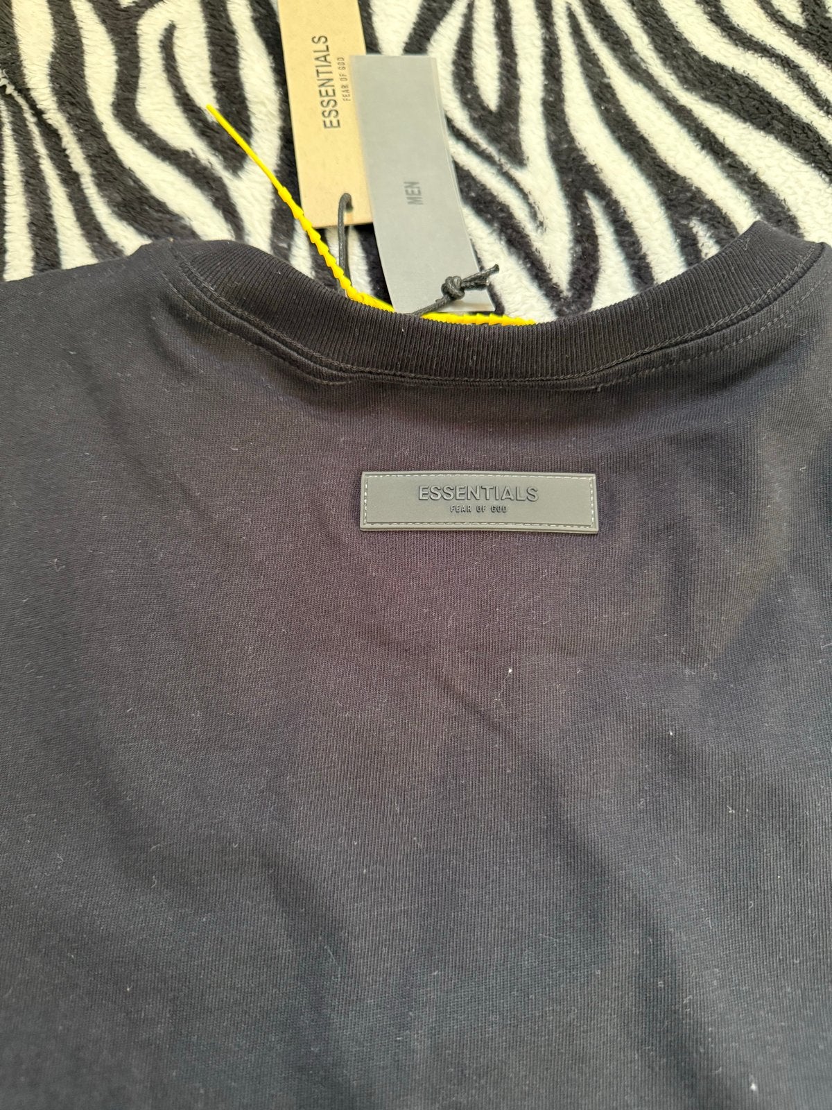 Fear of God Essentials T-shirt en Joggingbroek Zwart, Ophalen of Verzenden, Nieuw, Overige maten, Zwart
