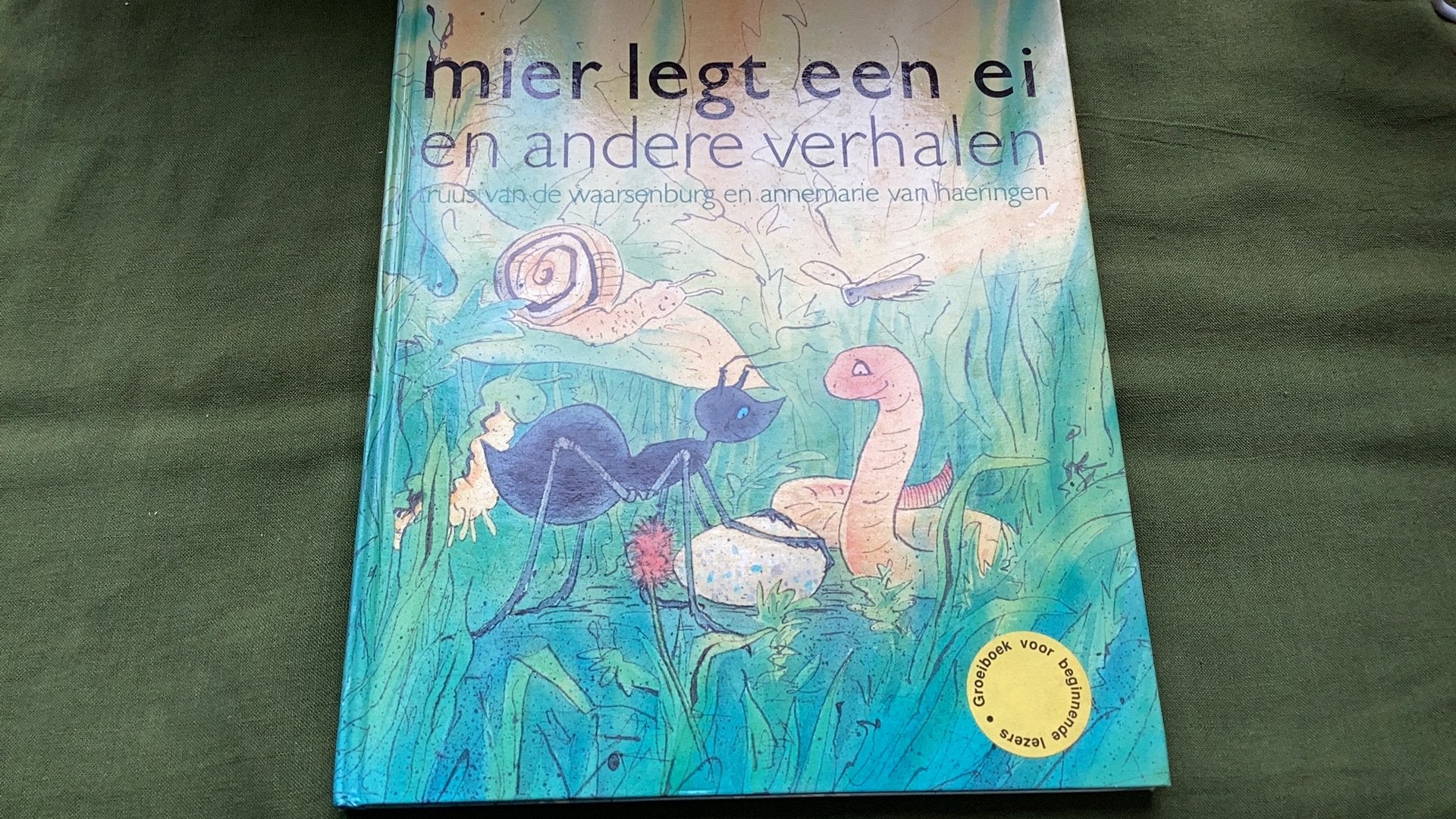 Truus vd Waarsenburg.Mier legt een ei en andere verhalen. 7+, Ophalen of Verzenden, Zo goed als nieuw