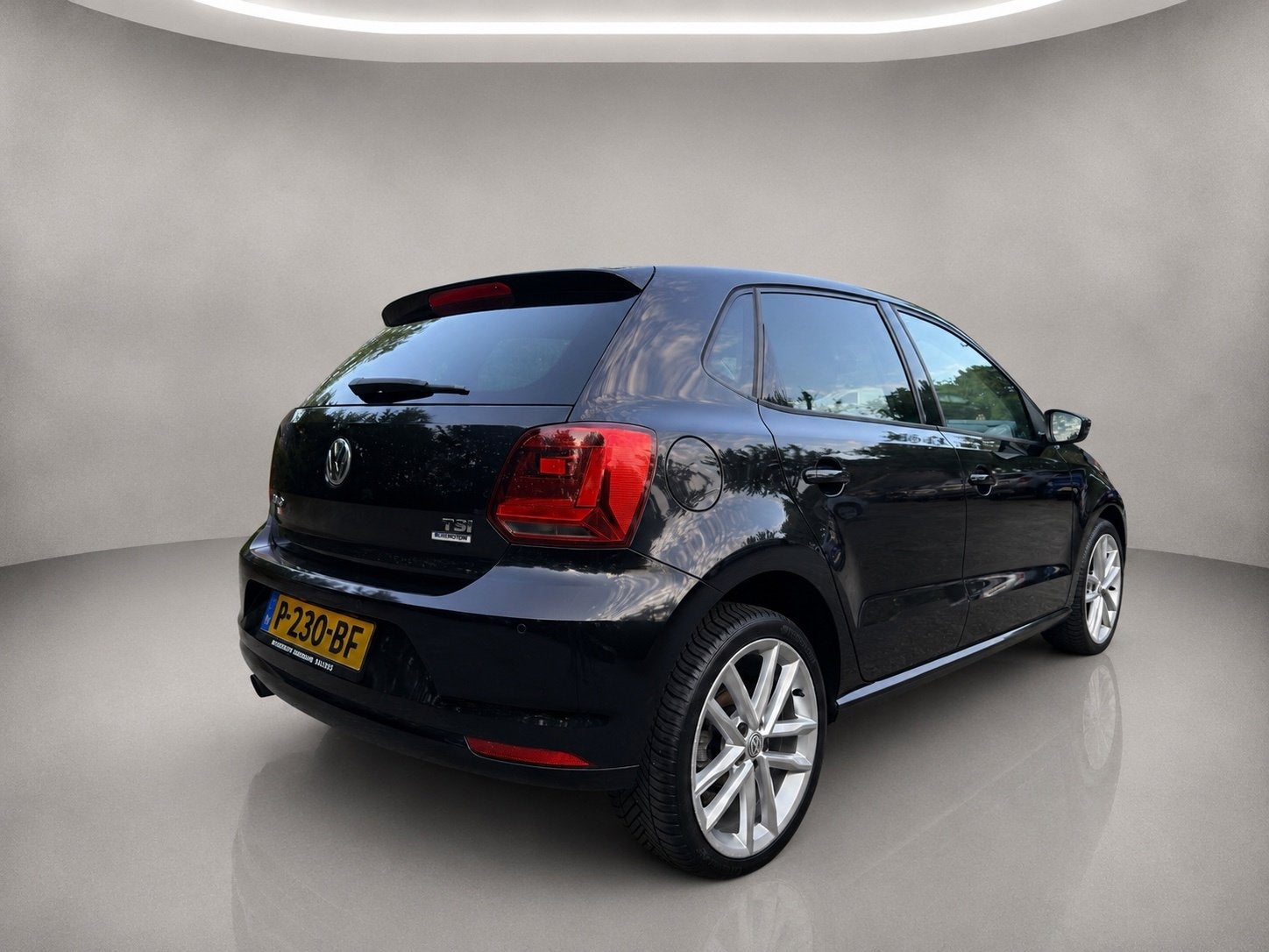 Volkswagen Polo 1.2 TSI Highline Stoelverwarming, Cruise Con, Auto's, Stof, 4 cilinders, Zwart, Bedrijf