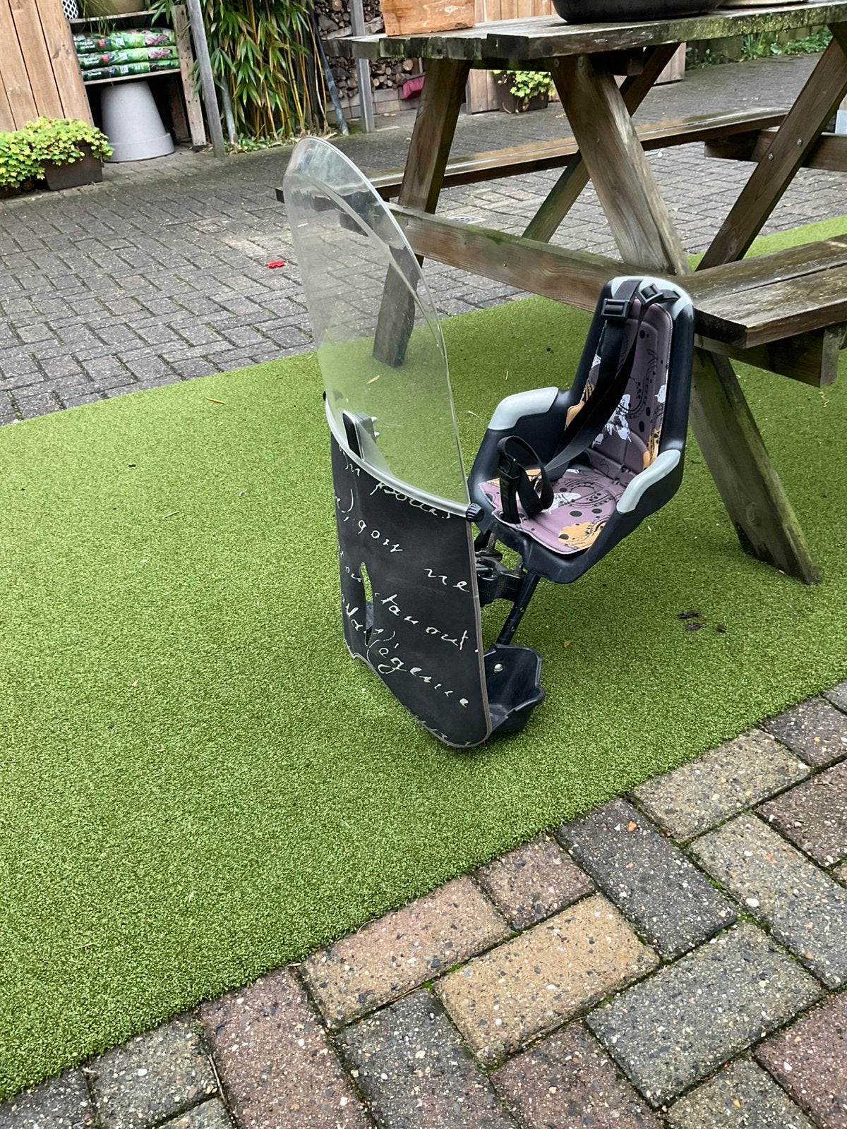 Kinderzitje bobike met windscherm en montageblok, Ophalen, Gebruikt, Voorzitje