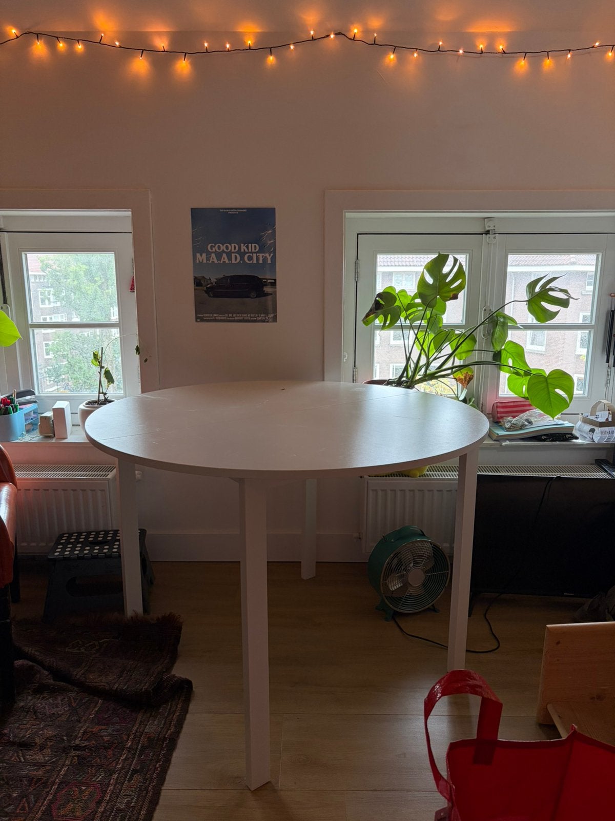 IKEA round table tafel - has to sell this week!, Ophalen, Zo goed als nieuw