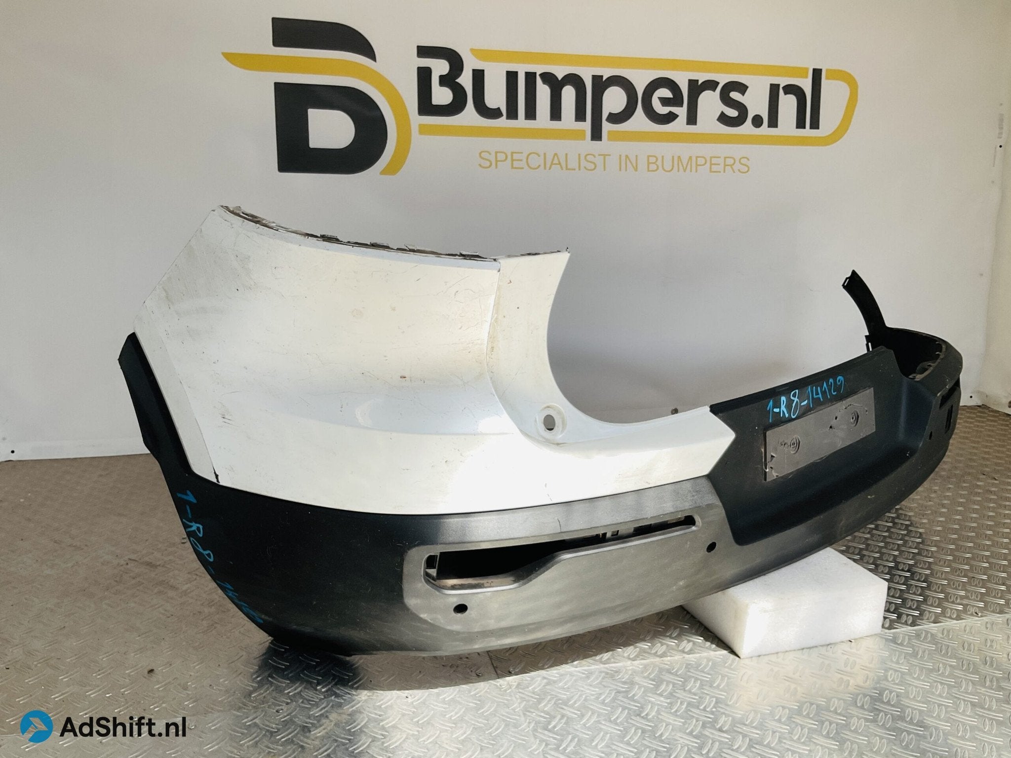 Bumper Volvo XC40 XC 40 4xpdc 17-23 31449333 Achterbumper R8, Bumper