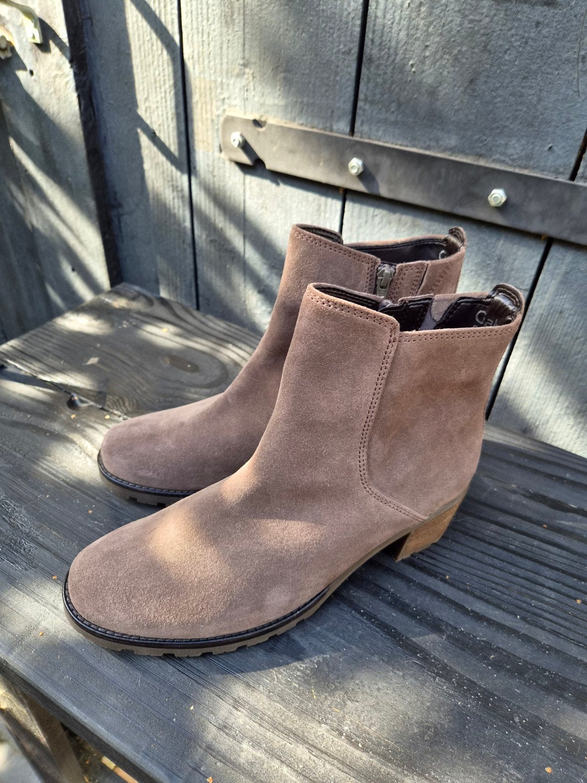 Gabor enkellaarzen,  taupe suède,  maat 42, wijdte G, Kleding | Dames, Schoenen, Bruin, Lage of Enkellaarzen, Gabor, Ophalen of Verzenden