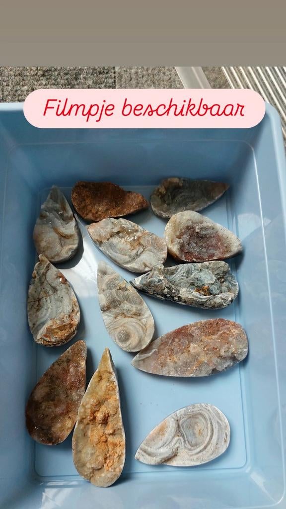 SALE 28 calcedoon hartjes en druppels, Sieraden, Tassen en Uiterlijk, Edelstenen, Ophalen of Verzenden, Nieuw