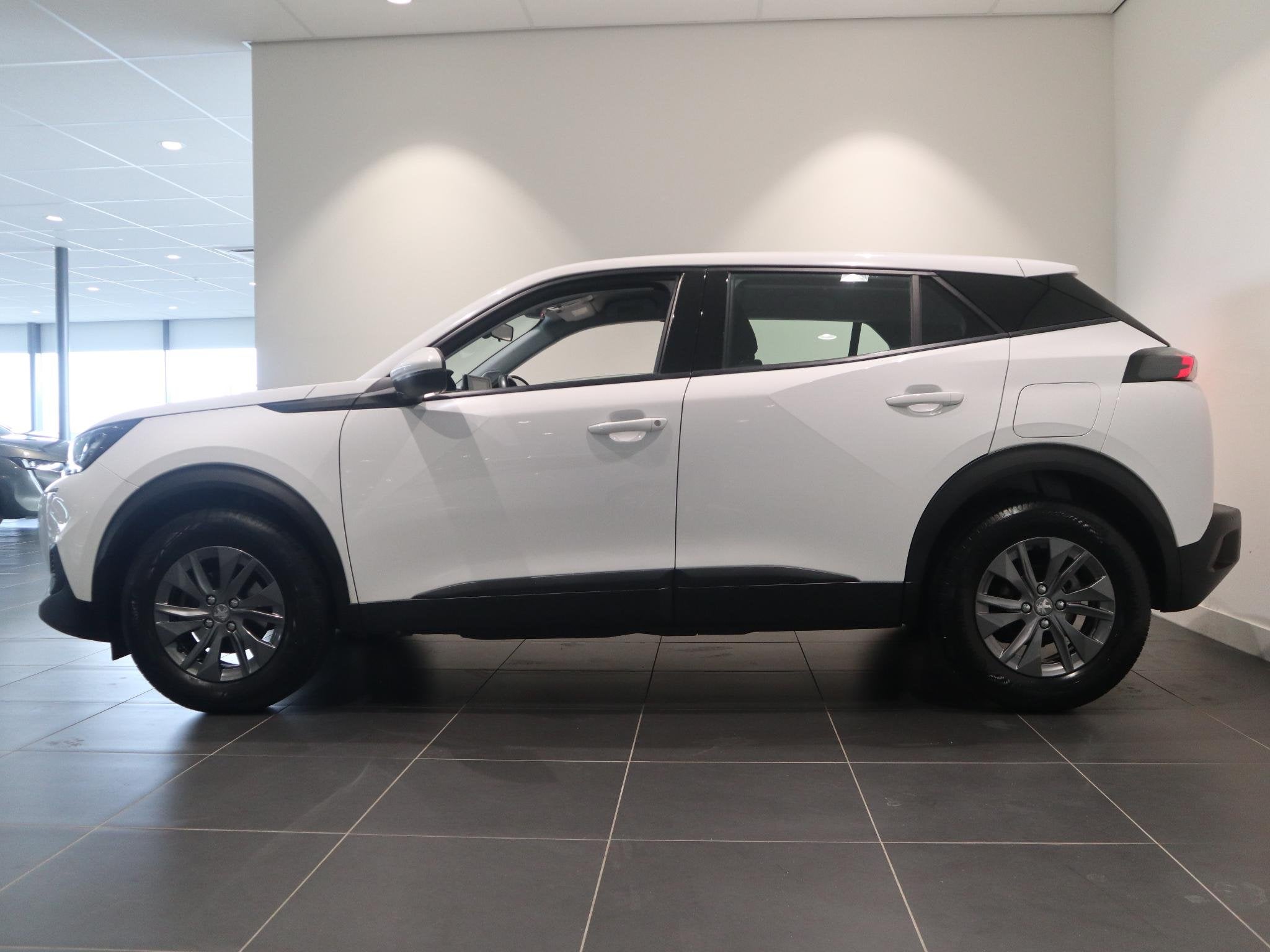 Peugeot 2008 Active HOGE INSTAP - HANDBAK - APPLE CARPLAY/ A, Auto's, Stof, Gebruikt, Euro 6, 1199 cc