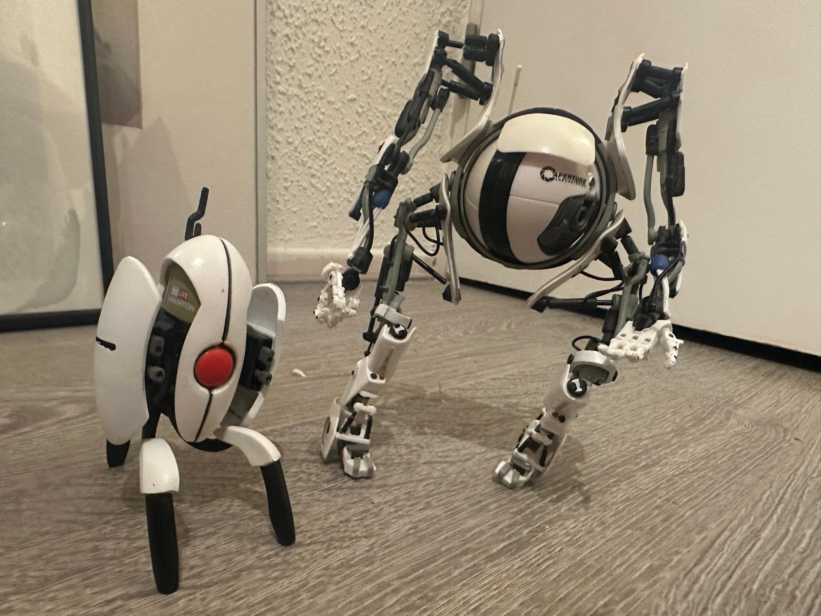 NECA Portal 2 P-Body actiefiguur - Zo goed als nieuw, Ophalen of Verzenden, Zo goed als nieuw