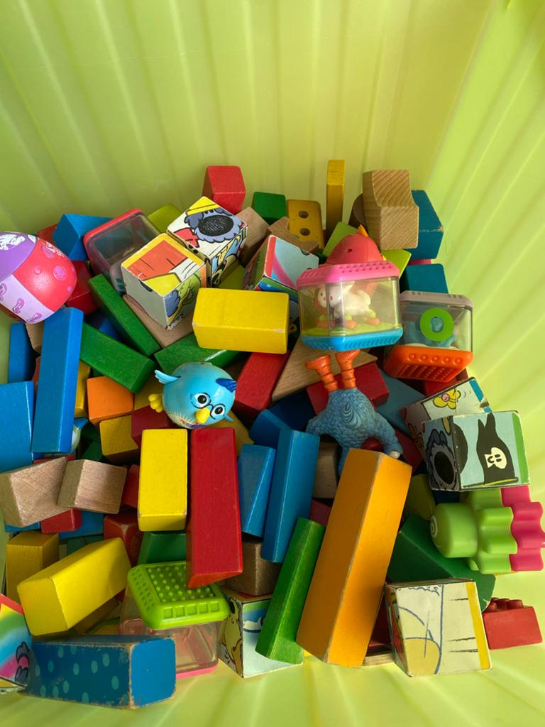 Speelbak op wielen met houten blokken, Ophalen of Verzenden, Gebruikt, Overige merken