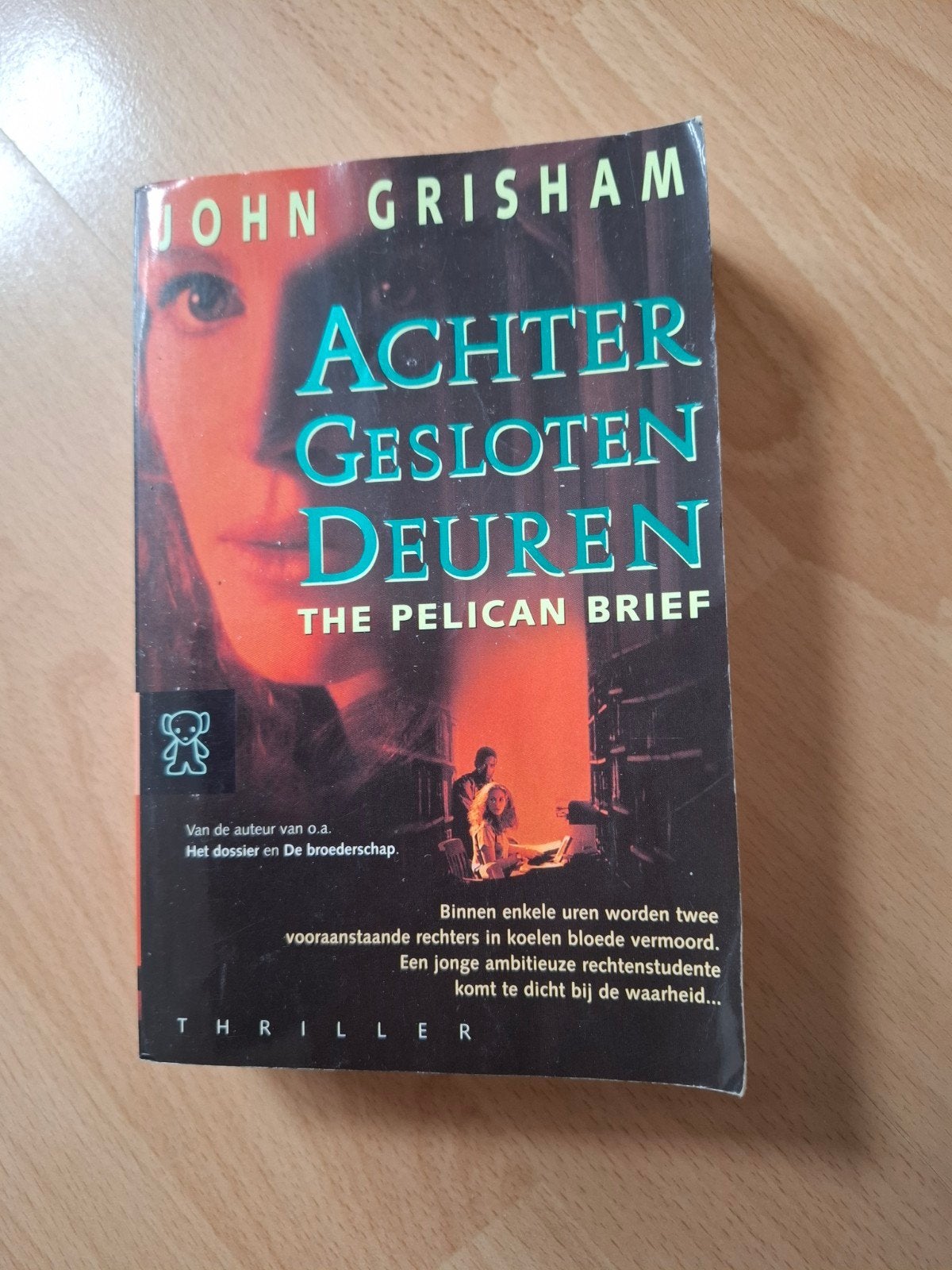 John Grisham Achter gesloten deuren, Ophalen of Verzenden, Zo goed als nieuw