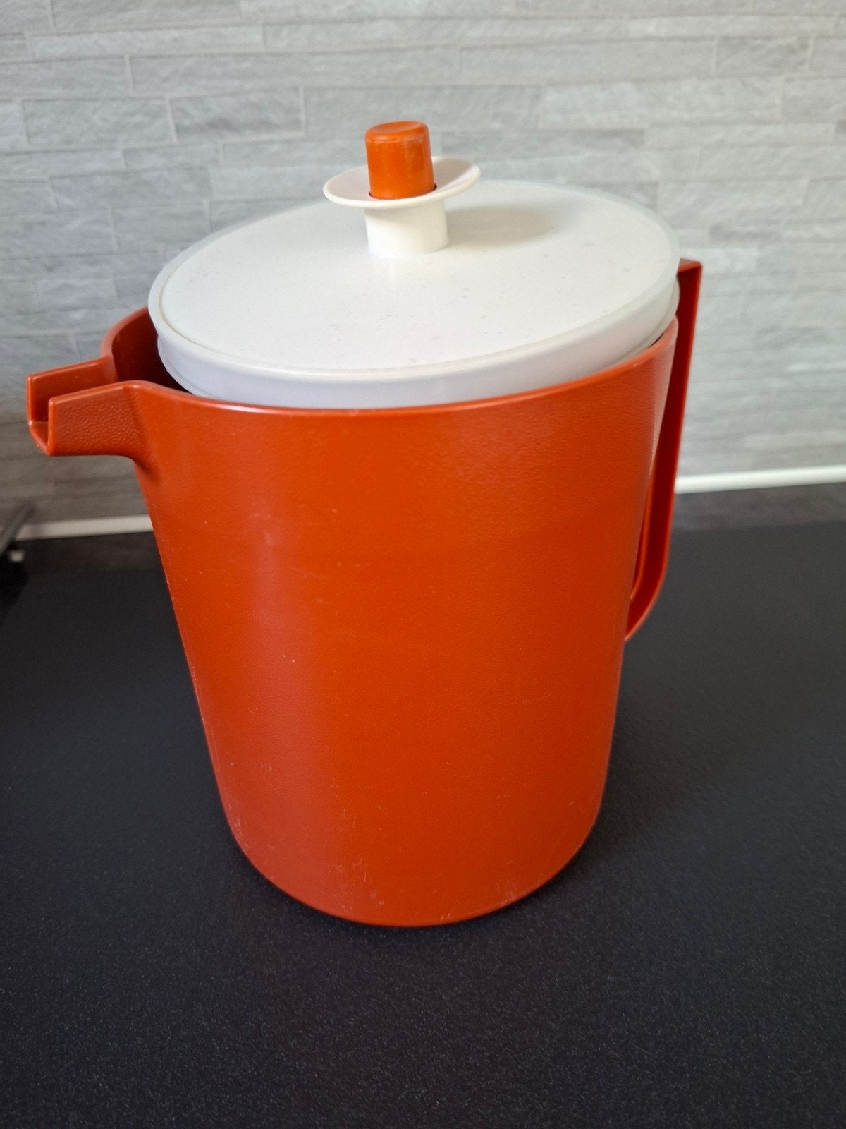 Tupperware waterkan sapkan ideaal ook voor camping 1.7 ltr, Gebruikt, Overige typen, 1700 ml, Oranje