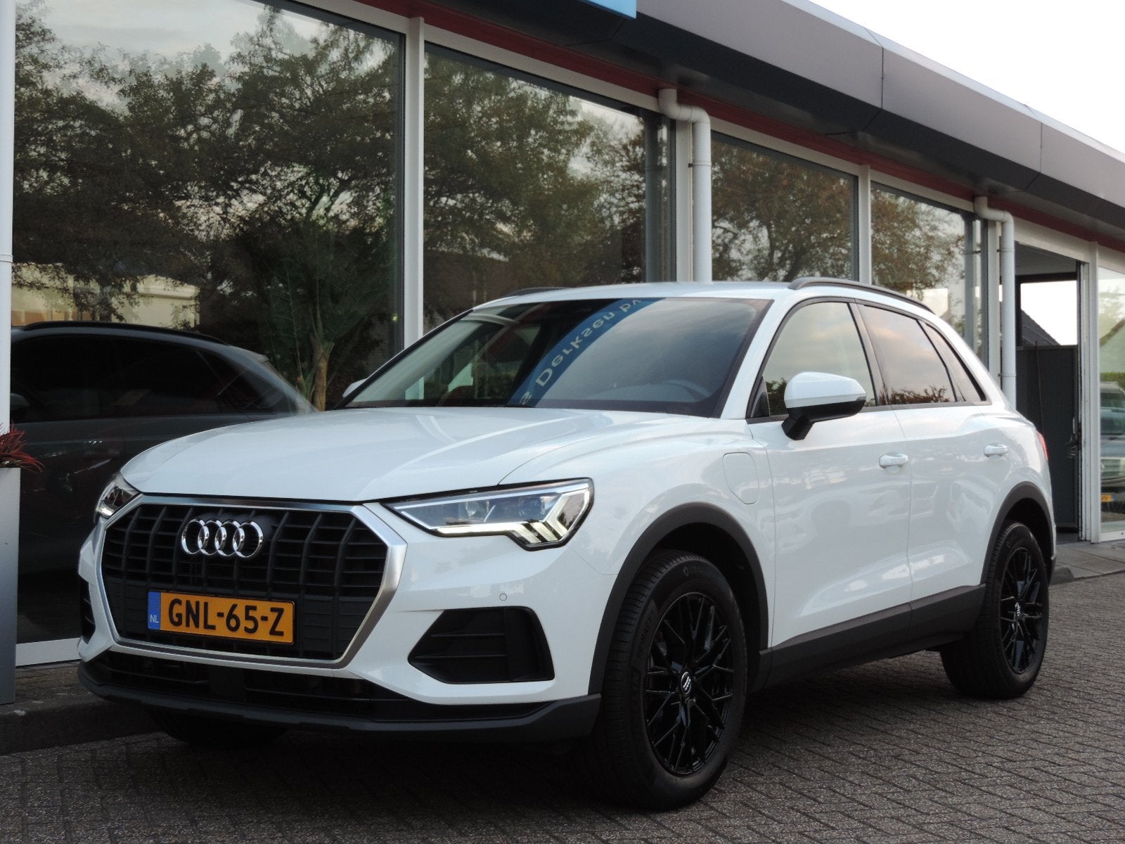 Audi Q3 45 TFSI e PHEV S-tronic - Memory | ACC | Camera | Pa, Auto's, Audi, 12 maanden, Stof, Gebruikt, Zwart