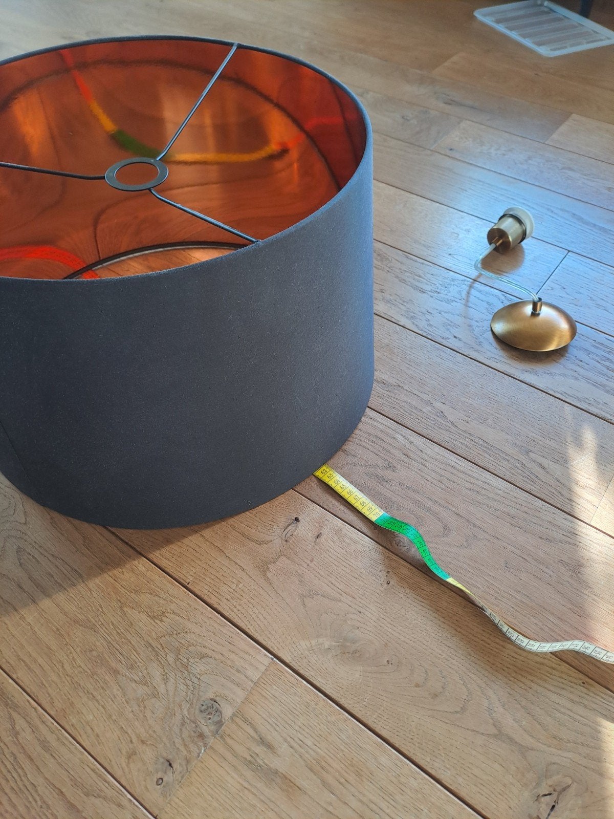 Zwarte stoffen lampenkap met bronskleurige binnenzijde, Gebruikt, Zwart, Rond, 30 cm