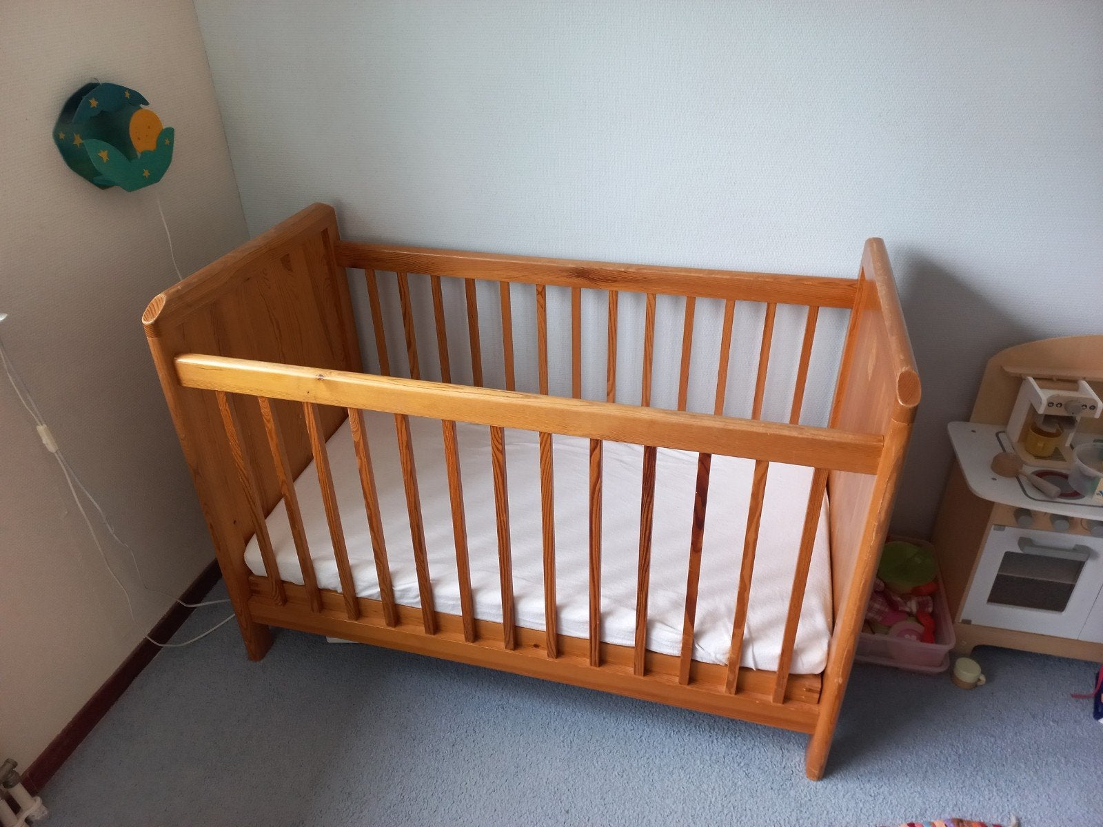 Houten kinderbedje met matras, Ophalen, Gebruikt, Ledikant