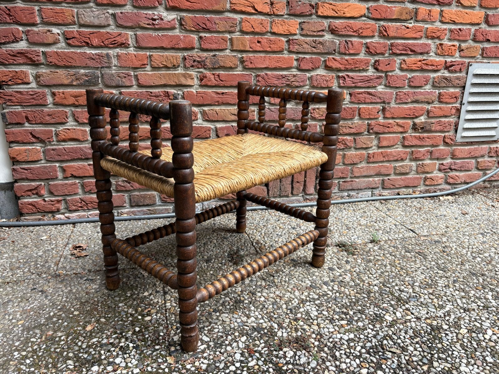 Vintage krukje met biezen zitting en gedraaide poten, Ophalen