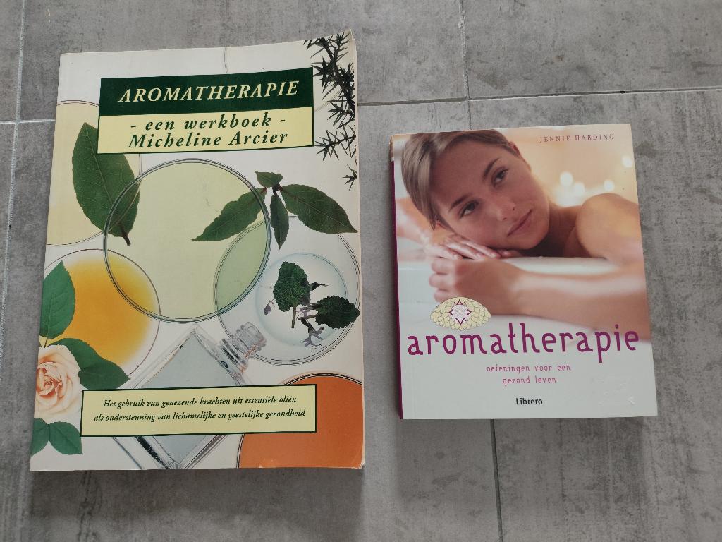 Aromatherapie 2 boeken in nette staat, Boeken, Ophalen of Verzenden, Zo goed als nieuw