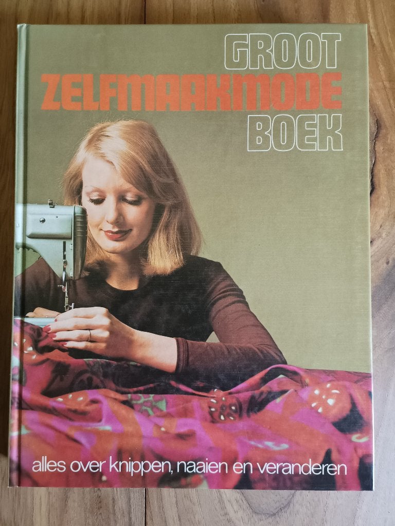 Groot zelfmaakmode boek, Ophalen, Zo goed als nieuw, Borduren en Naaien