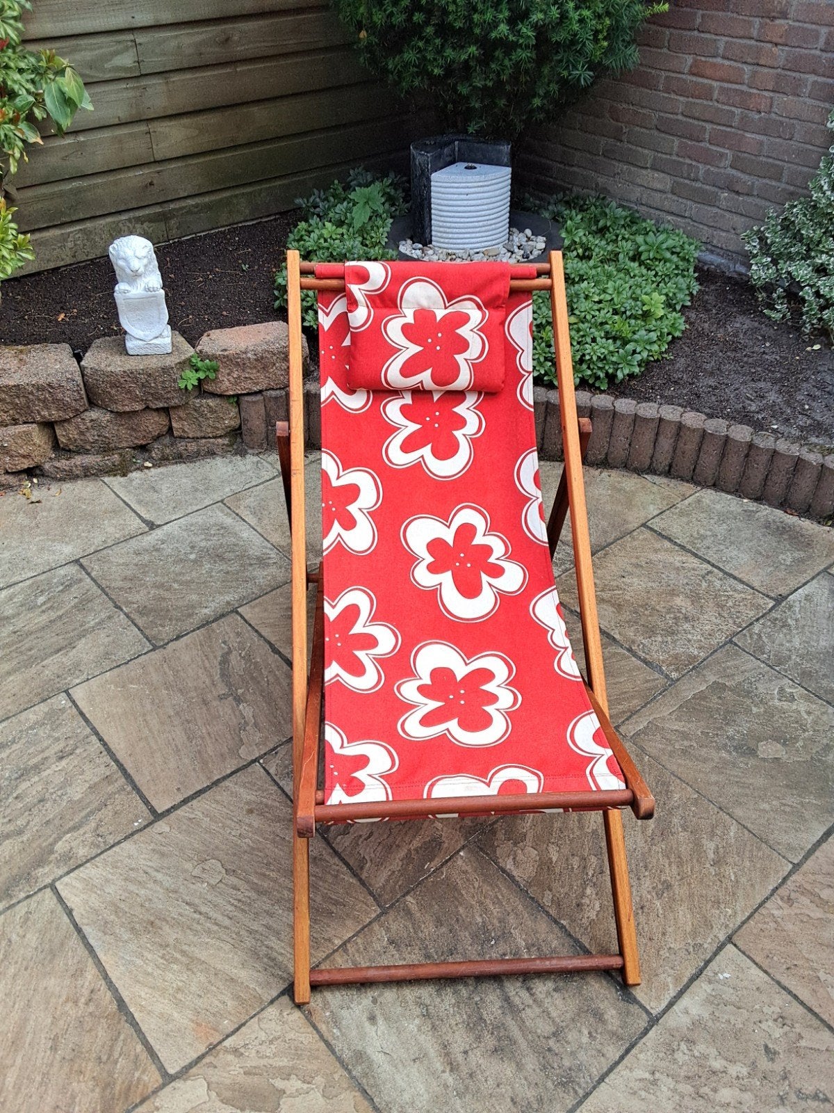 Strandstoel rood met bloemenpatroon - zo goed als nieuw, Tuin en Terras, Ophalen of Verzenden, Zo goed als nieuw, Hout, Verstelbaar