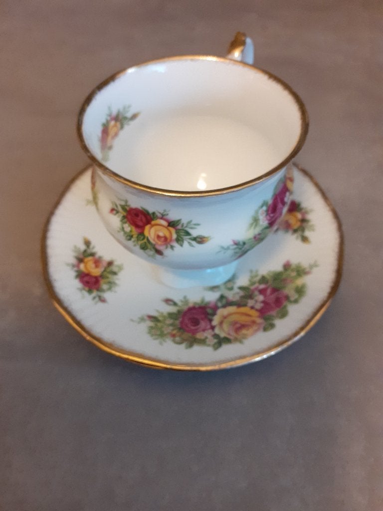 Elisabethan - Staffordshire - Kop en Schotel (2 x), Huis en Inrichting, Keuken | Servies, Ophalen of Verzenden, Zo goed als nieuw
